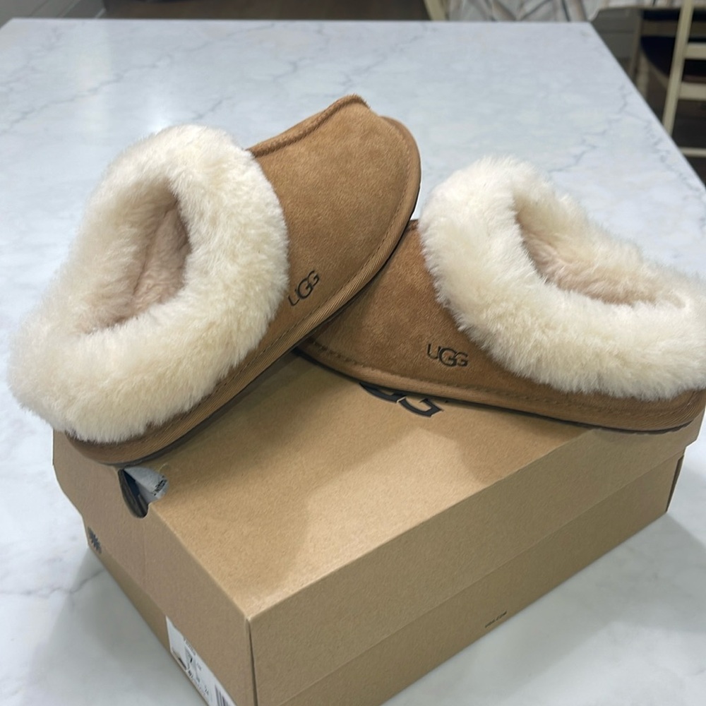 COPY - NWT UGG Moraene Slippers